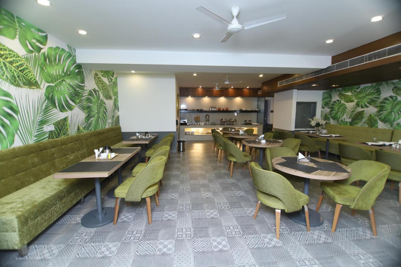 Hotel Palm Greens Nova Deli Exterior foto